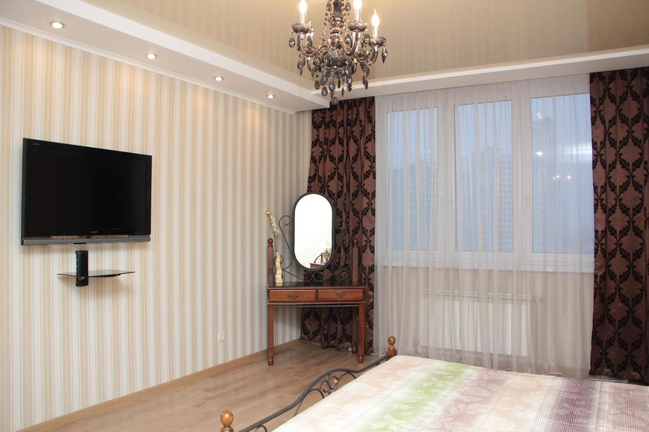Panoramic View Lux Apartment On Metro Osokorky Kiev Dış mekan fotoğraf